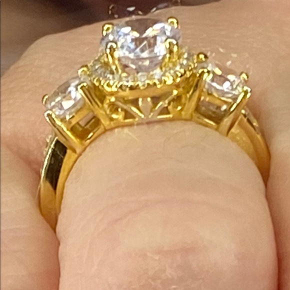 A GORGEOUS BRIDAL SET  BEST IN SIMULATED DIAMONDS ENGAGEMENT RING & 2 Wed Bands - Picture 5 of 11